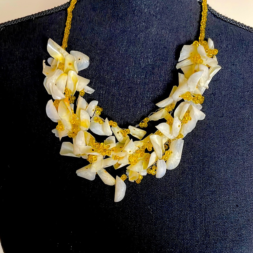 Colombian floral necklace with matching earrings - Picture 3 of 6